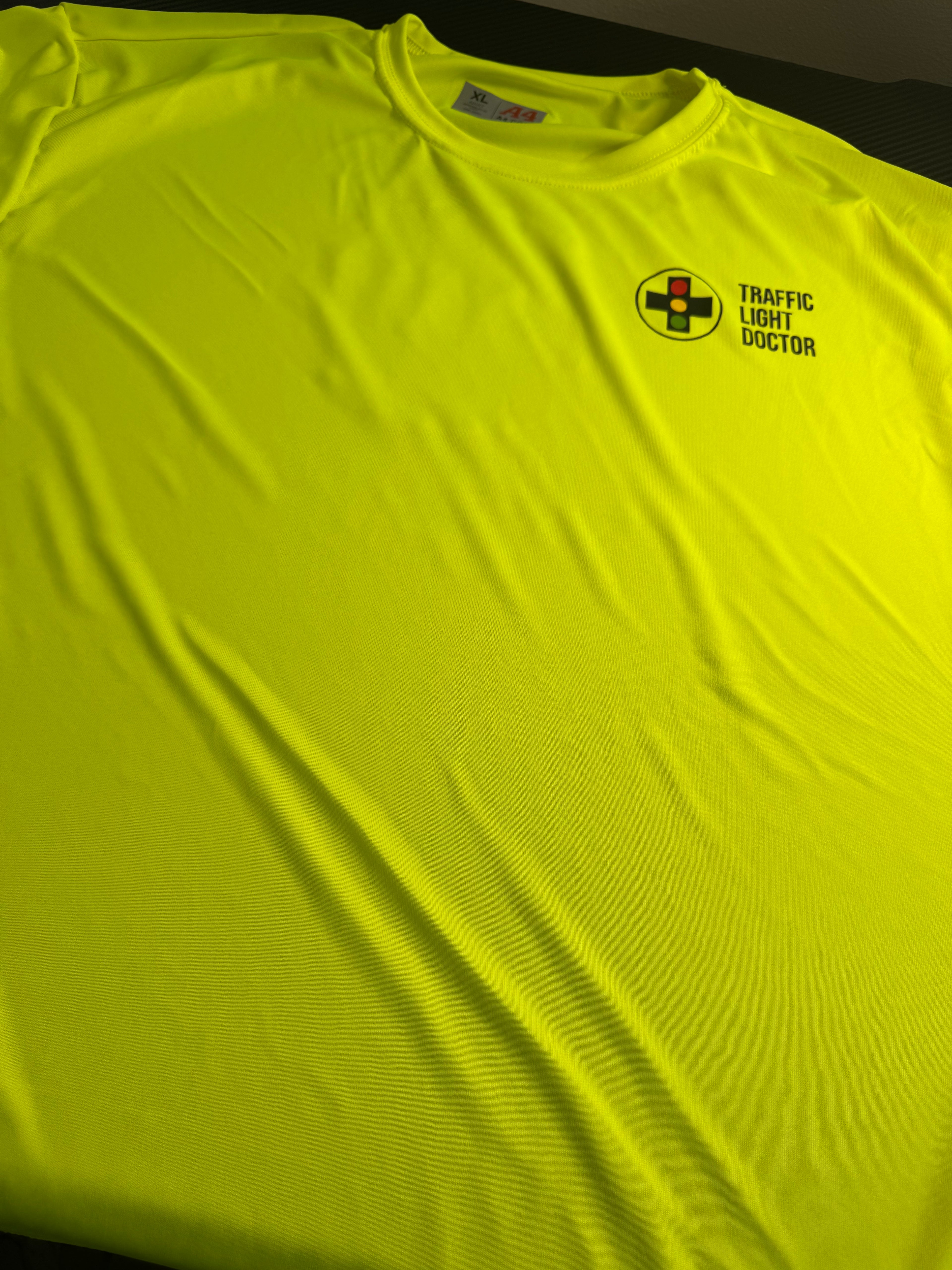 Traffic Light Doctor – High-Vis Performance Shirt